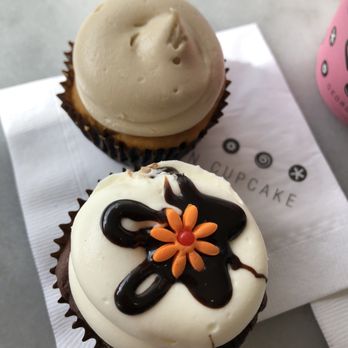 Georgetown Cupcake - Gluten-free lava fudge cupcake and pumpkin cheesecake cupcake - Cupcakes Near Me - Washington, DC, District of Columbia Georgetown Cupcake - Gluten-free lava fudge cupcake and pumpkin cheesecake cupcake - Cupcakes Near Me - Washington, DC, District of Columbia