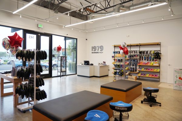 RUNNERS HIGH - 38 Photos & 35 Reviews - 4101 McGowen St, Long Beach ...