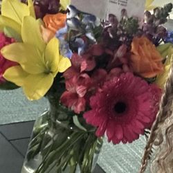 Reed's Flowers - Mixed flowers vase!