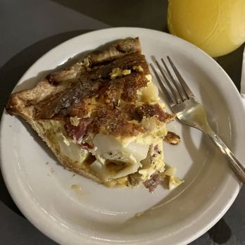 Mud Street Cafe - Mystery meat and potato quiche. If it wasn't burnt on top, it would have been okay except it definitely wasn't bacon. - Cafes Near Me - Eureka Springs, Arkansas
