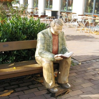 Kronenhof - Bad Homburger Brauhaus "Graf Zeppelin" - he's taking a long time to read that page... - Beer Garden Near Me - Bad Homburg, HE
