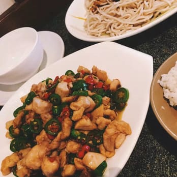 Mian - Honolulu - Spicy chicken with two different kinds of peppers. - Szechuan Near Me - Honolulu, Hawaii Mian - Honolulu - Spicy chicken with two different kinds of peppers. - Szechuan Near Me - Honolulu, Hawaii
