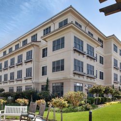 Oakmont of Burlingame - Community building view