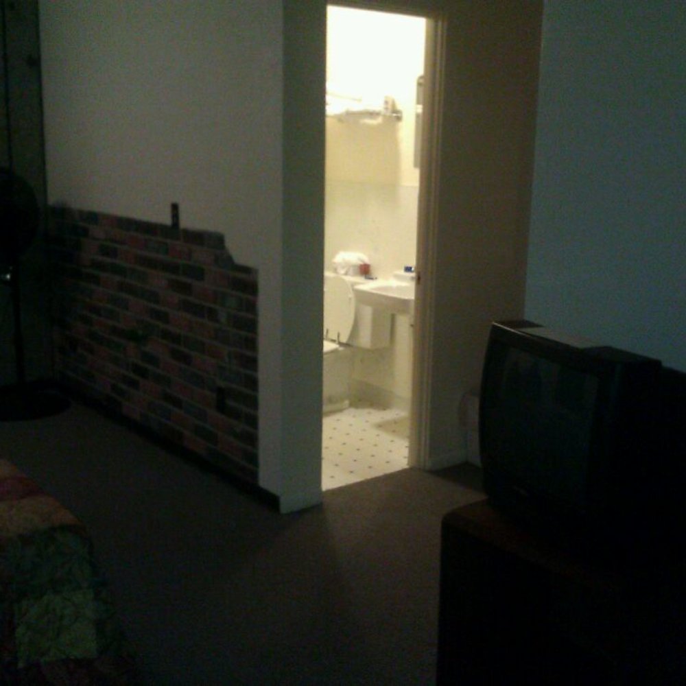 Voyageur Motel - Bathroom and a tiny tv. - Hotels Near Me - Two Harbors, Minnesota Voyageur Motel - Bathroom and a tiny tv. - Hotels Near Me - Two Harbors, Minnesota