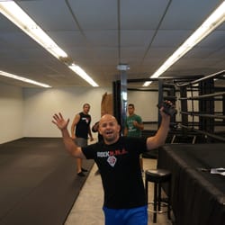 Rock MMA - CESAR SERJE HAVING A GOOD TIME HTTP://WWW.ROCKMMAGYM.COM