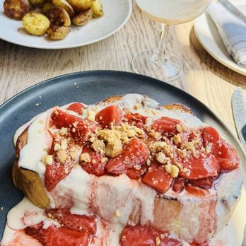 Camper - Strawberry rhubarb French toast, pancake and potatoes - New American Near Me - Menlo Park, California