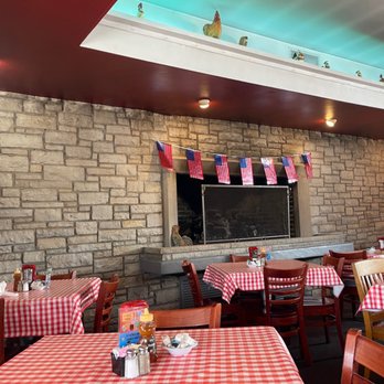 Dell Rhea's Chicken Basket - Inside - American Near Me - Willowbrook, Illinois Dell Rhea's Chicken Basket - Inside - American Near Me - Willowbrook, Illinois