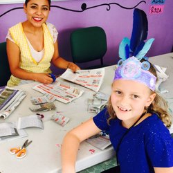 Liceo de la Lengua - Making crowns!