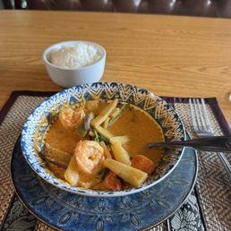 Red curry w/shrimp.    Out of this world delicious!!!!!