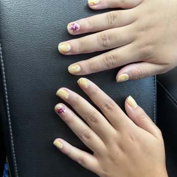 Pamper Nails - Gel Manicure with Designs - Nail Salons Near Me - Eagan, Minnesota
