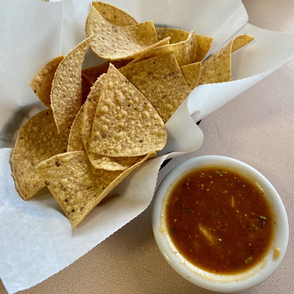 El Grullense - Chips and salsa gratis - Mexican Near Me - Mojave, California El Grullense - Chips and salsa gratis - Mexican Near Me - Mojave, California