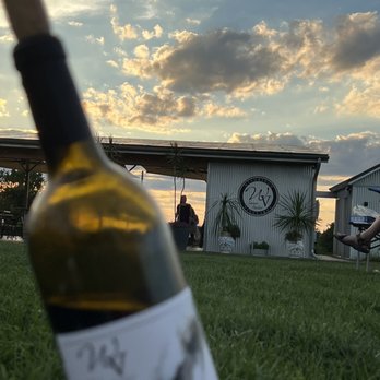 Windridge Vineyards - Red blend 2020 - Wineries Near Me - Darnestown, Maryland Windridge Vineyards - Red blend 2020 - Wineries Near Me - Darnestown, Maryland
