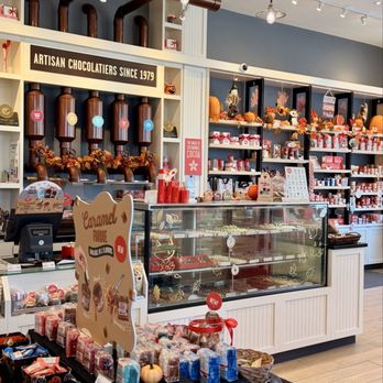 Chocolats Favoris - Ice Cream & Frozen Yogurt Near Me - Kanata, Ontario