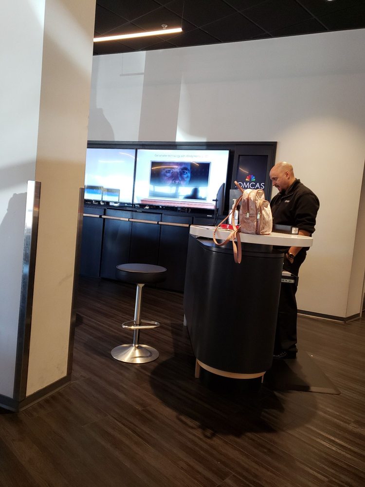 XFINITY STORE BY COMCAST Updated October 2024 44 Reviews 1063 Valley River Way, Eugene