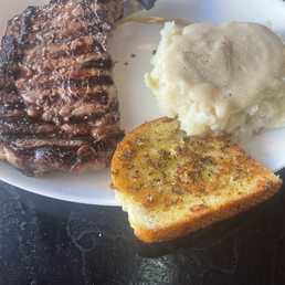 Steak mashed Potatoes and garlic bread