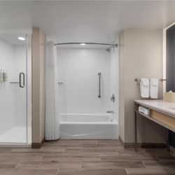 Hilton Garden Inn Washington DC/Greenbelt - Guest room bath