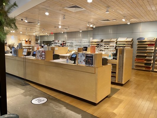 Crate & Barrel by null