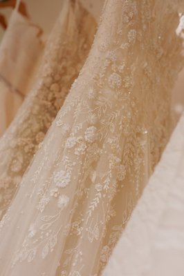 Amsale by null