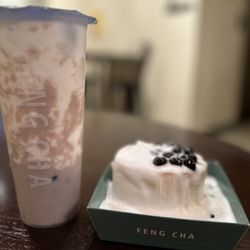 Feng Cha - Sugar Land - Dirty Taro drink with Sea Salt Pearl Cake. The business posted photo shows twice as much boba than mine