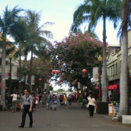 Kekaulike Mall from Hotel Street. Kekaulike Market is on the Diamond Head side of the Mall. Kekaulike Mall from Hotel Street. Kekaulike Market is on the Diamond Head side of the Mall.