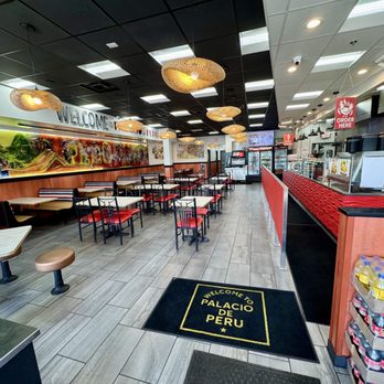 Palacio De Peru - The dining area - newt, clean, well- lighted, and inviting. - Peruvian Near Me - Montgomery Village, Maryland