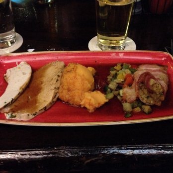 Ned Kelly's - Thanksgiving Plate - Bars Near Me - Munich, BY Ned Kelly's - Thanksgiving Plate - Bars Near Me - Munich, BY