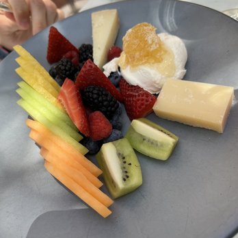 Polo Lounge - Fruit plate - New American Near Me - Beverly Hills, California Polo Lounge - Fruit plate - New American Near Me - Beverly Hills, California