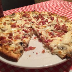 Bella Trattoria - Pizza with garlic white sauce. It was awesome