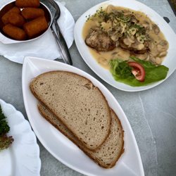 Kammerhof - Medallions w/mushroom sauce. Served w/croquettes & salad