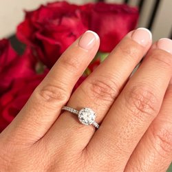 Kevin Jewelers - Engagement ring