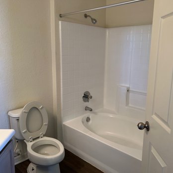 Ashlar - Guest bathroom - Apartments Near Me - Fort Myers, Florida Ashlar - Guest bathroom - Apartments Near Me - Fort Myers, Florida