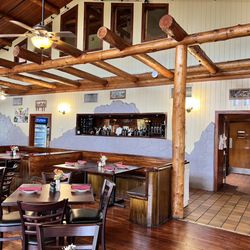 Noli’s Vite - Inside seating and bar