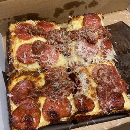Pepperoni pizza