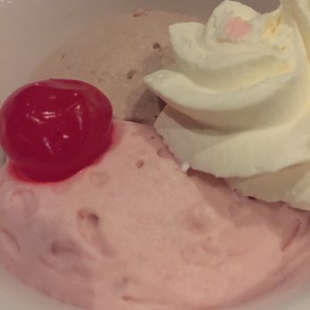 Skylon Tower - Strawberry/chocolate mousse - Canadian (New) Near Me - Niagara Falls, Ontario Skylon Tower - Strawberry/chocolate mousse - Canadian (New) Near Me - Niagara Falls, Ontario