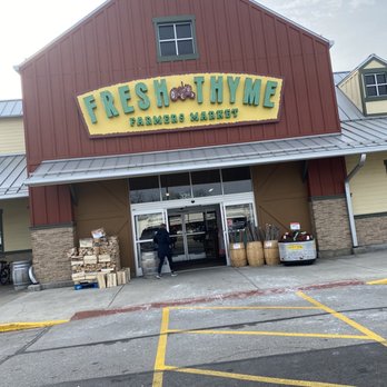 Fresh Thyme Market - the front of the store - Grocery Near Me - Downers Grove, Illinois