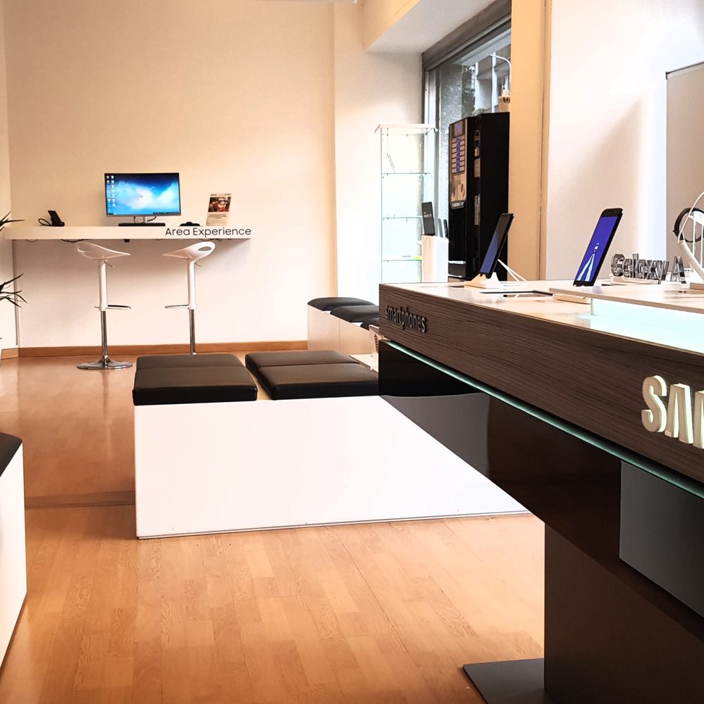 THE BEST 10 ELECTRONICS near P.ZA DEL DUOMO, 20122 MILAN, ITALY - Updated  2026 - Hours - Yelp, image size:1000x1000