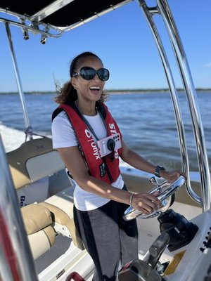 Women Making Waves - Women’s only 3 hour hands-on course taught by a woman Instructor-Captain. Women Making Waves is offered for all 4 modules: Intro to Boating, Precision Docking, Open Water & Advanced Open Water. See the 3 Hour Course Schedule to pick between each module.