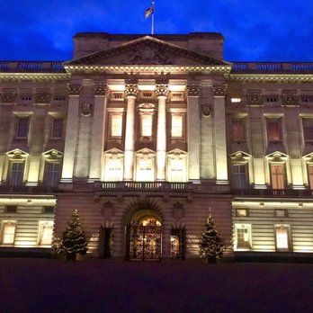 Buckingham Palace - 12/10/2018: I took a photo behind the wrought iron fence. - Landmarks & Historical Buildings Near Me - London, XGL Buckingham Palace - 12/10/2018: I took a photo behind the wrought iron fence. - Landmarks & Historical Buildings Near Me - London, XGL