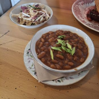 Smoke & Donuts - Coleslaw and baked beans - Barbeque Near Me - Orlando, Florida Smoke & Donuts - Coleslaw and baked beans - Barbeque Near Me - Orlando, Florida