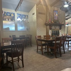 El Rancho Mexican Restaurant - Nice big room, extensive menu options and nice people were found here.