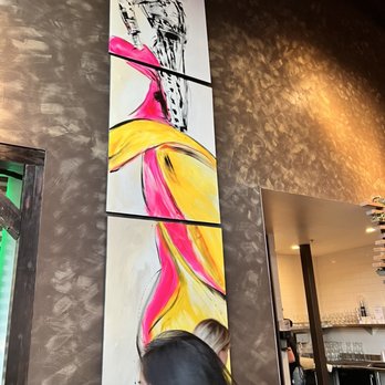 Eclipse di Luna - Alpharetta - Beautiful wall art - Wine Bars Near Me - Alpharetta, Georgia