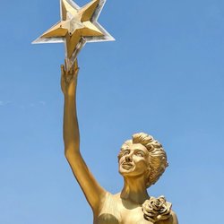 Flossy Keesely Sculpture