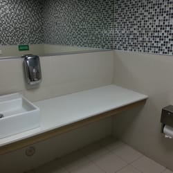 Laboratorios Borinquen - Clean bathroom