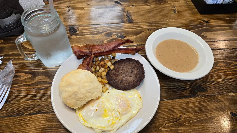 Uncle Paul and Missys Country Kitchen Logo