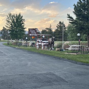 Saddle & Surrey Motel - Hotels Near Me - Estes Park, Colorado Saddle & Surrey Motel - Hotels Near Me - Estes Park, Colorado