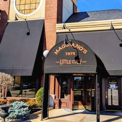 Maggiano's - Entrance