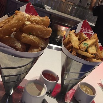 Gordon Ramsay Burger Las Vegas - Onion rings and truffle fries - Burgers Near Me - Las Vegas, Nevada Gordon Ramsay Burger Las Vegas - Onion rings and truffle fries - Burgers Near Me - Las Vegas, Nevada