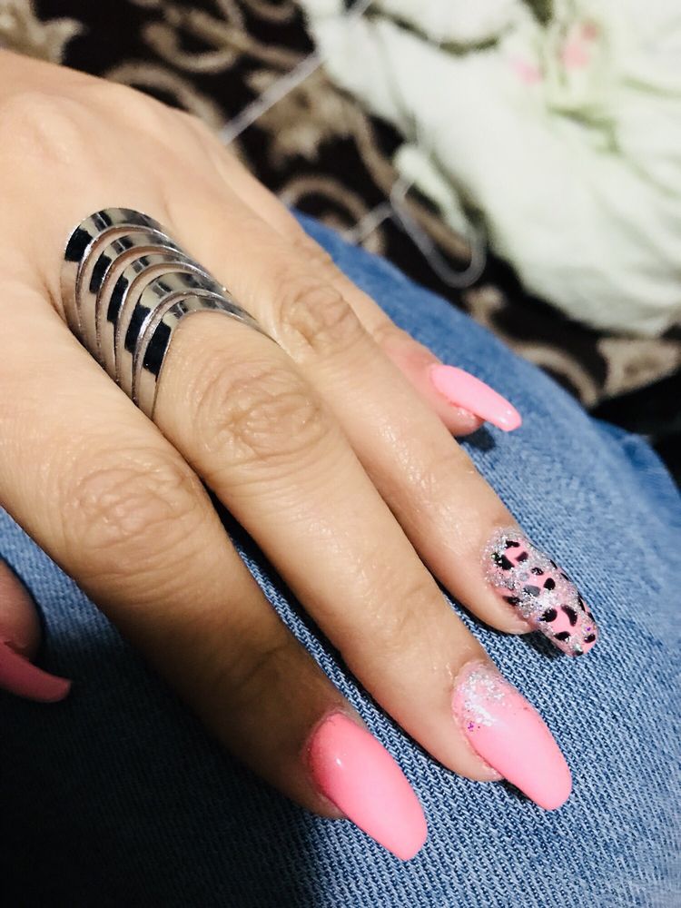 Sunny Cuts & Nails Logo