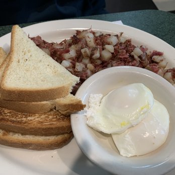 Metro Diner - corned beef hash with poached eggs - Breakfast & Brunch Near Me - Jacksonville, Florida Metro Diner - corned beef hash with poached eggs - Breakfast & Brunch Near Me - Jacksonville, Florida