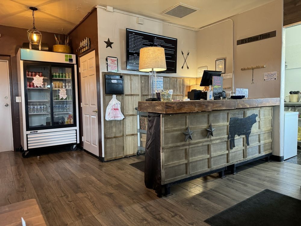 Outlaw Pizza And BBQ